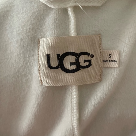 UGG Sleeveless Vest, White Sold Out, New With Tag - Picture 7 of 8